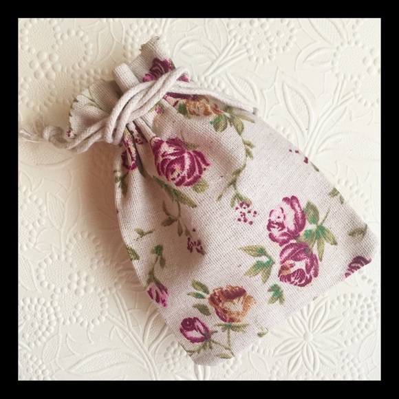 Antique silver repousse brooch - Picture 7 of 7